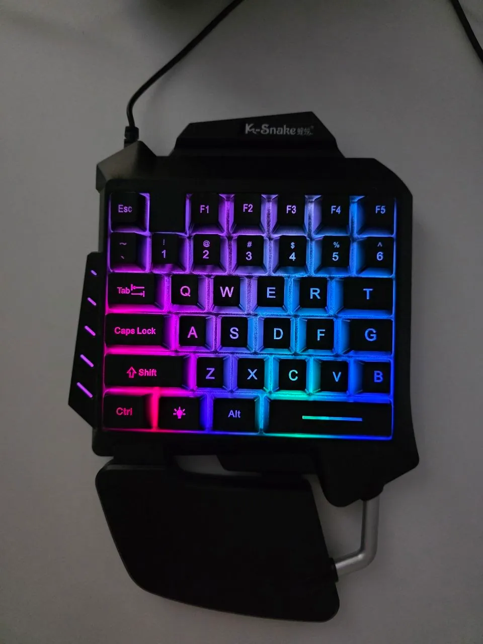 Игровая мини-клавиатура K-Snake с RGB-подсветкой 1