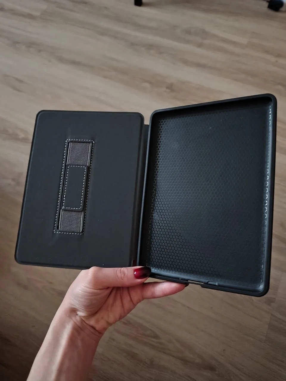 Женское пальто, чехол для Kindle и вентилятор 7