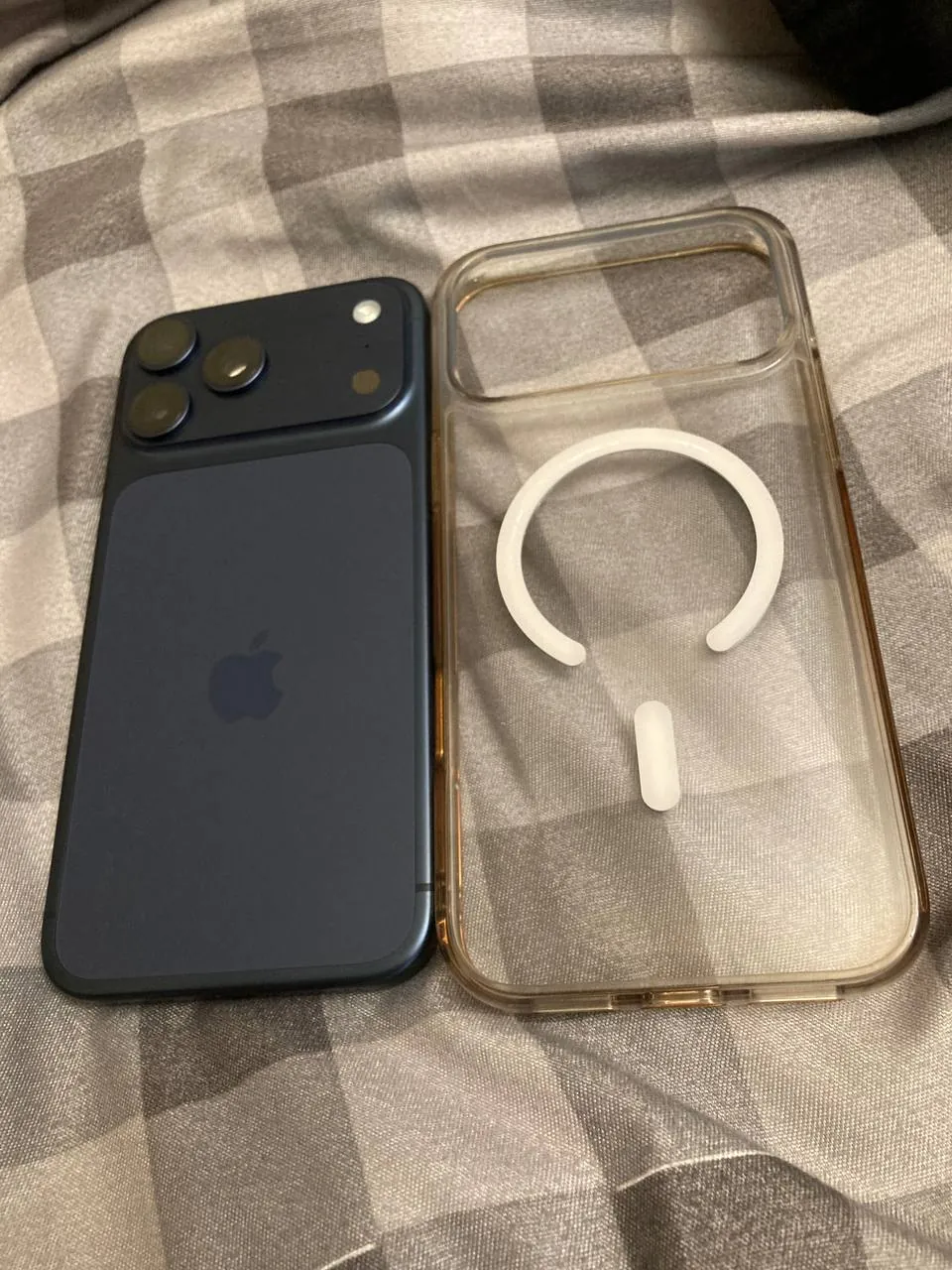 IPhone 17 Pro Max в состоянии нового 1