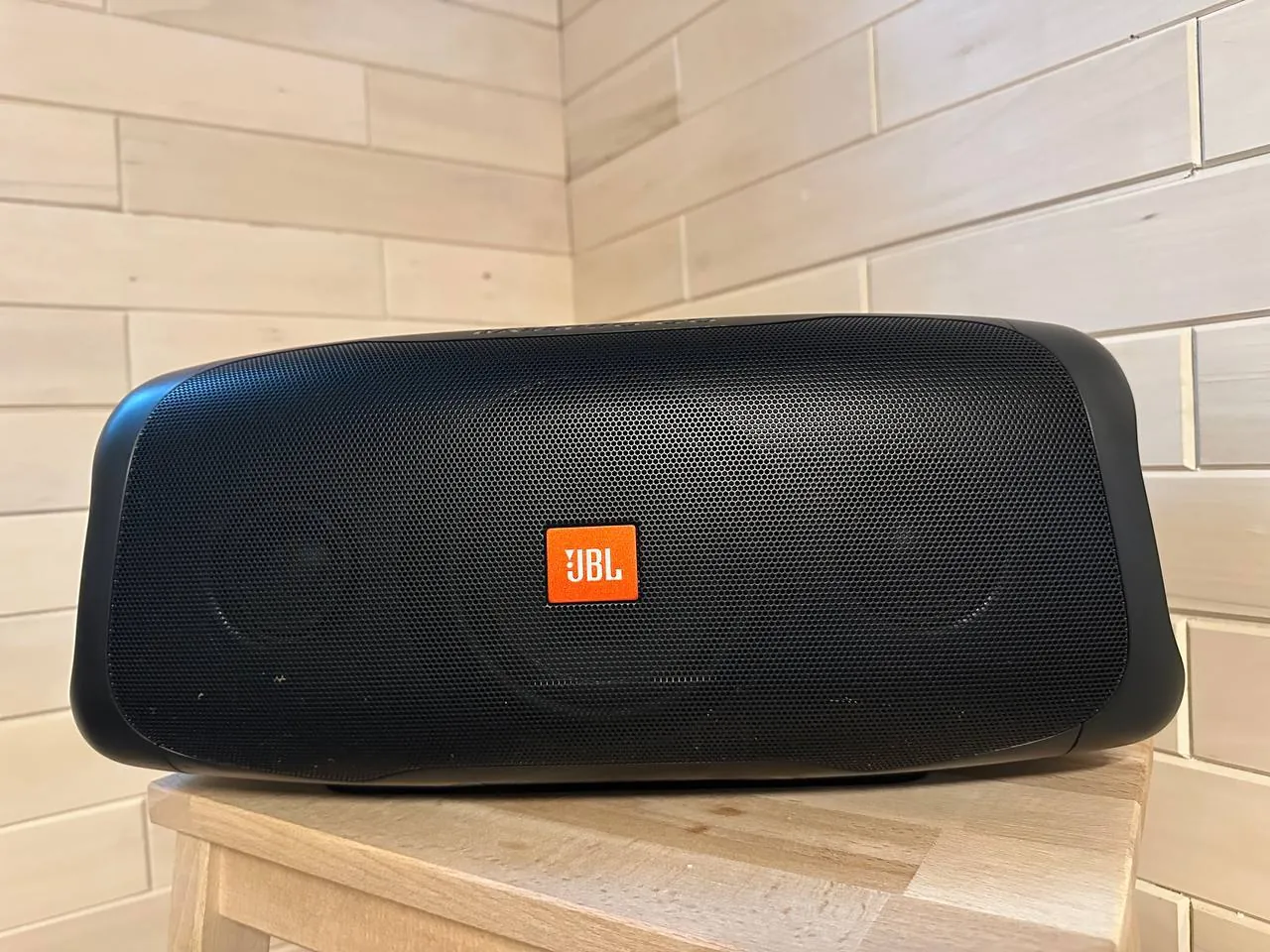 Портативный сабвуфер JBL BassPro Go 2