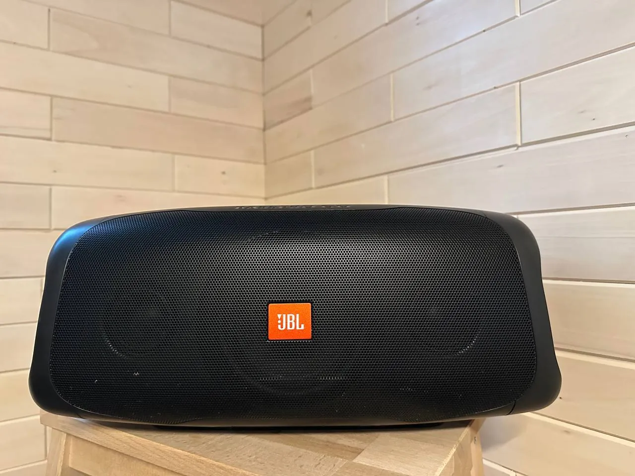 Портативный сабвуфер JBL BassPro Go 4