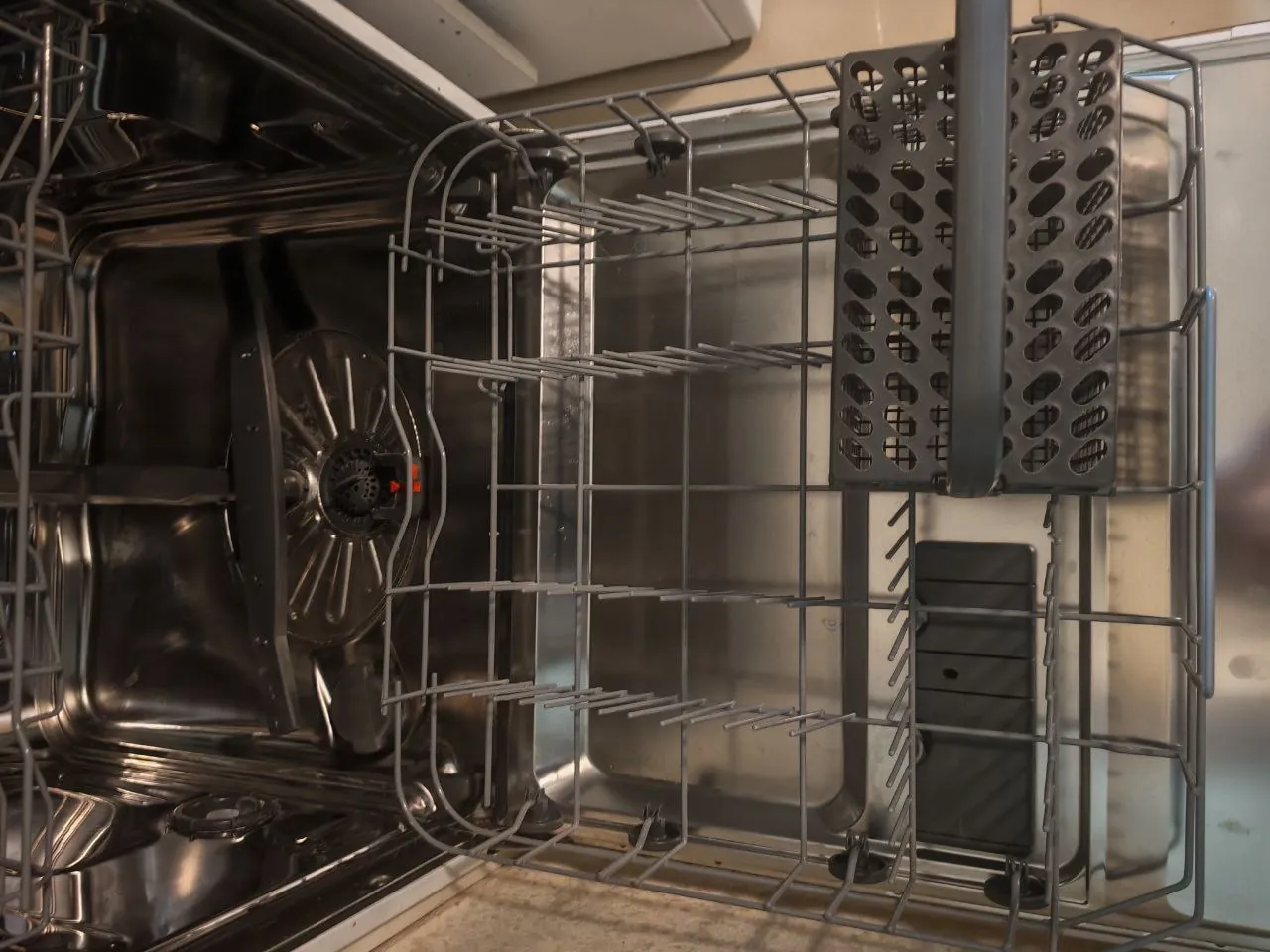 Посудомоечная машина Electrolux ESF9552LOW 5