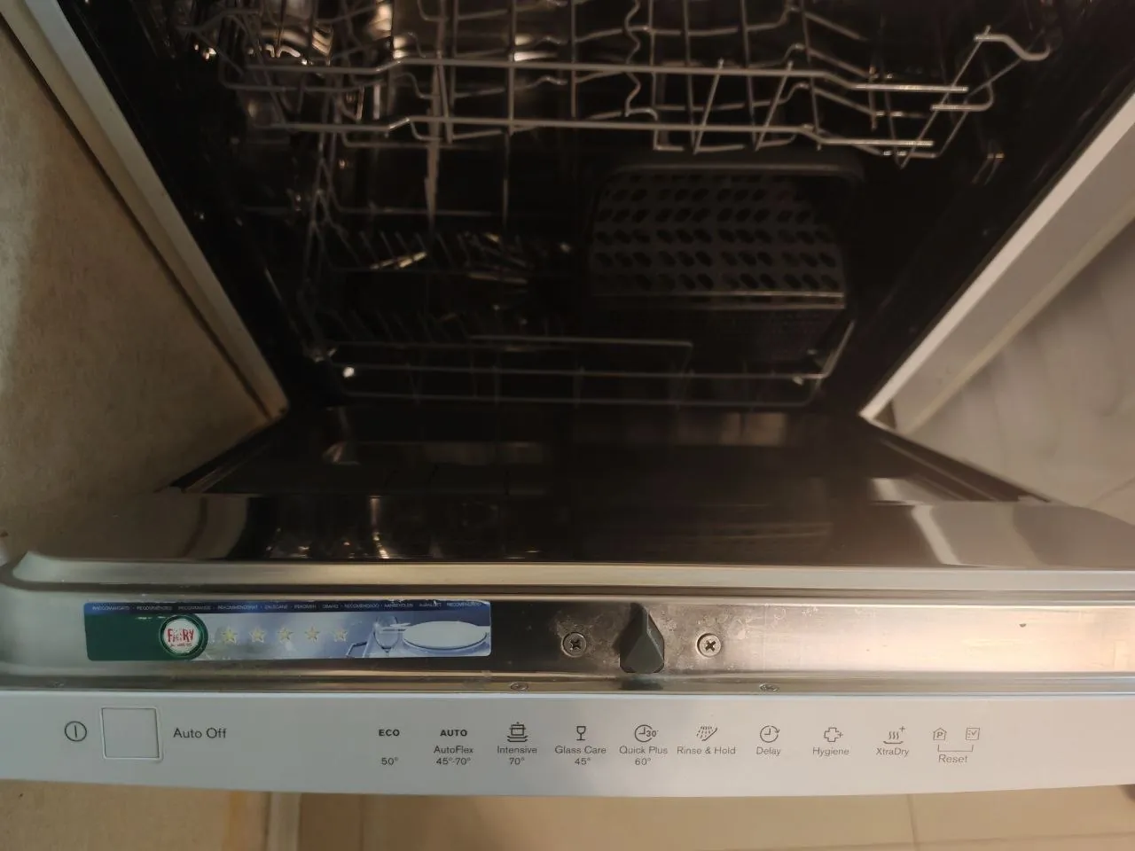 Посудомоечная машина Electrolux ESF9552LOW 2