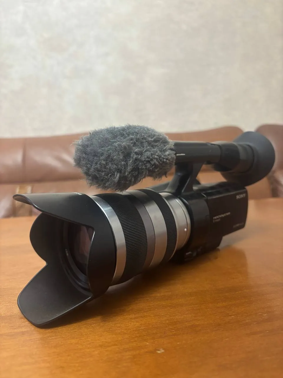 Видеокамера Sony VG20 с объективом 18-200мм 1