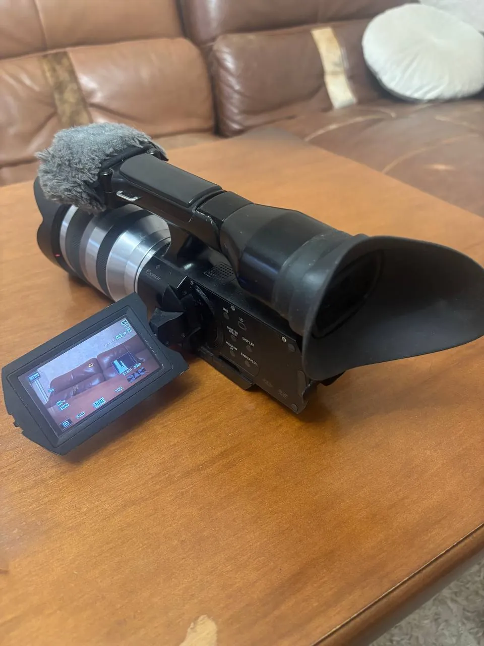 Видеокамера Sony VG20 с объективом 18-200мм 2