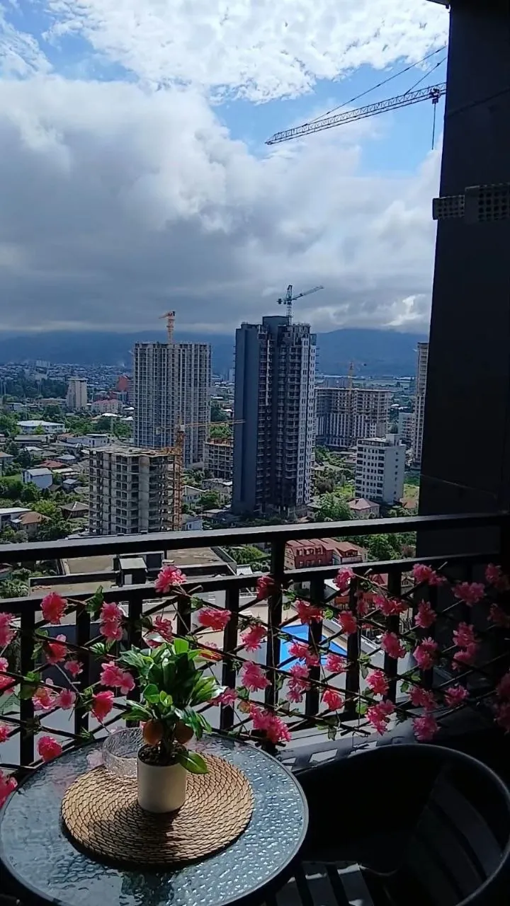 Студия 28 м² с видом на горы в Komuna Tower 8