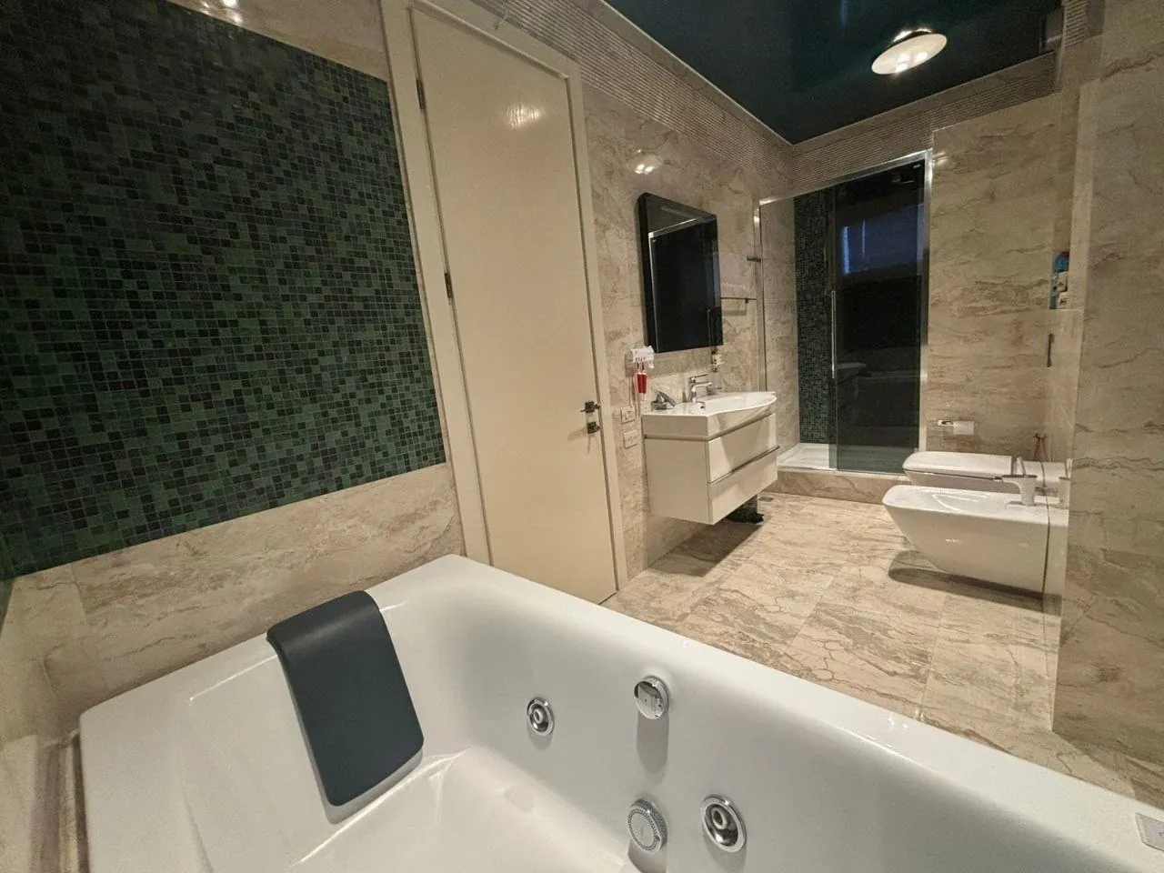 Квартира 200 м² с 3 спальнями в Батуми 4