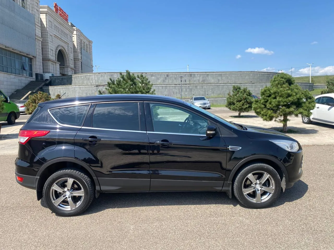 Ford Kuga II 2.5 бензин 2014 года выпуска 2