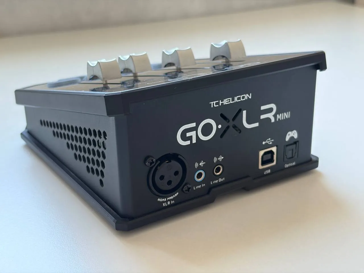 Звуковая карта GoXLR Mini для стриминга 3