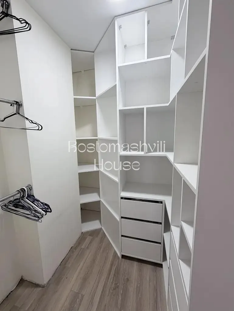 Квартира 95 м² с посудомойкой в Глдани 7
