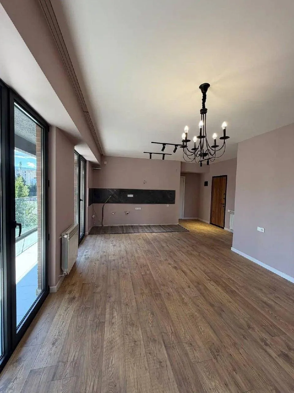 Квартира 87 м² с балконом в Сабуртало 1