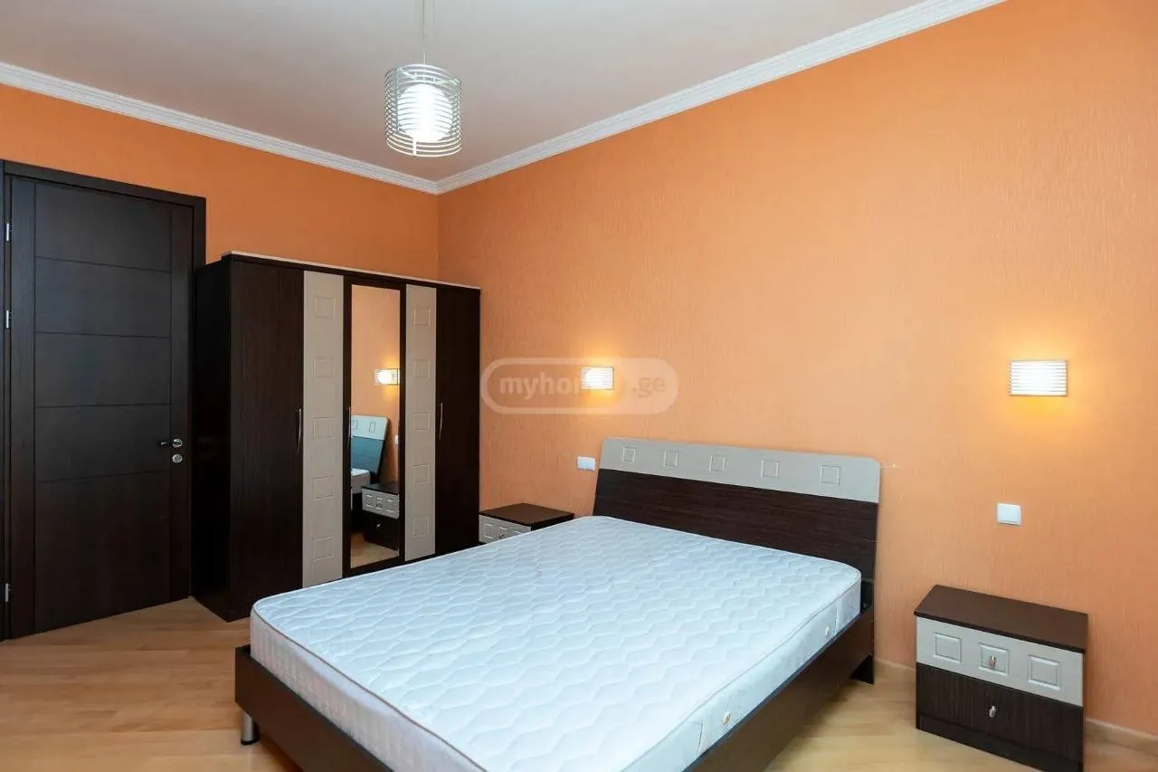 Квартира 120 м² с 3 комнатами в Сабуртало 6