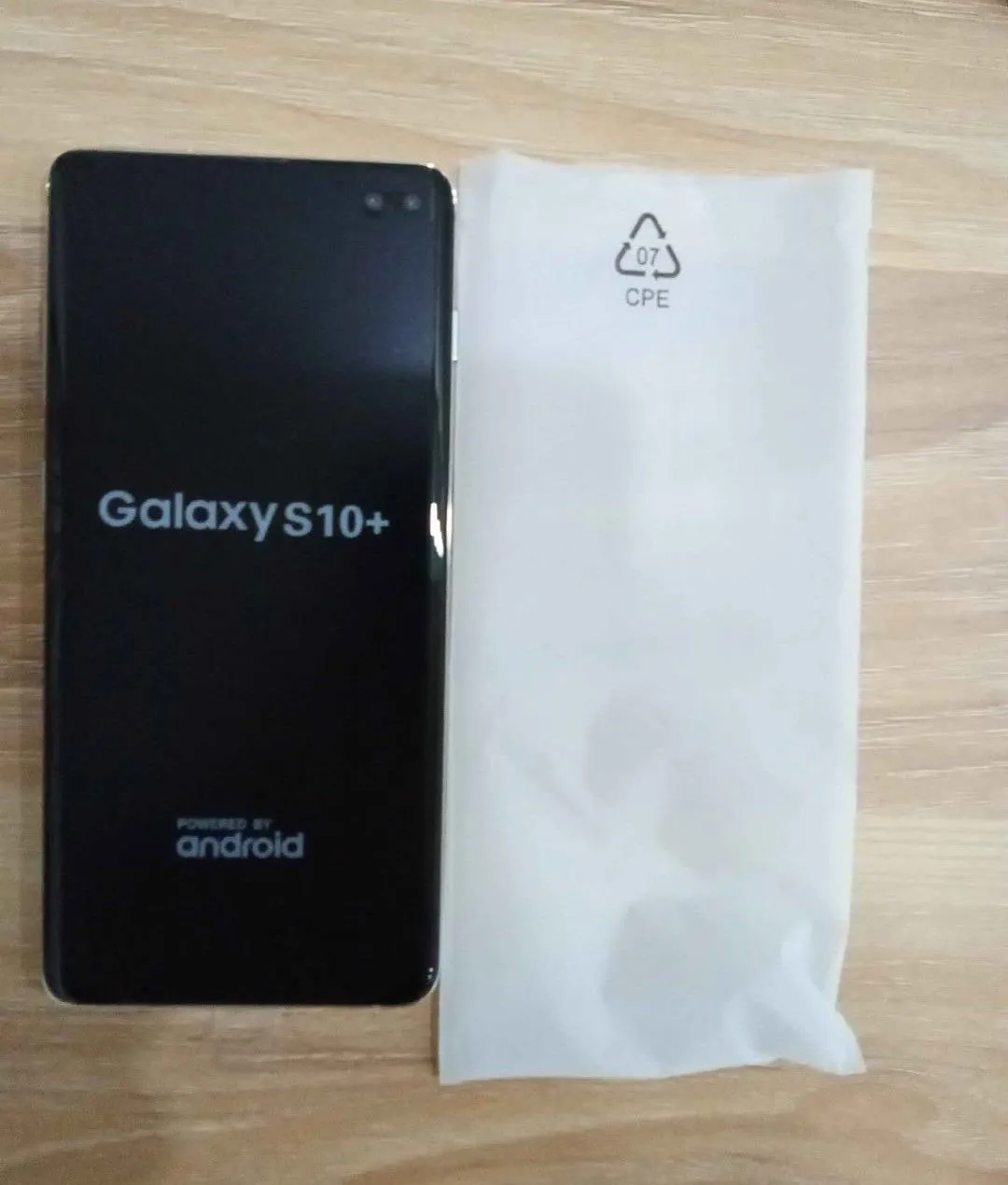 Смартфон Samsung Galaxy S10+ в новом состоянии 3