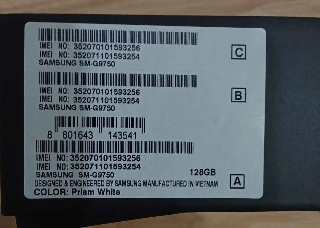 Смартфон Samsung Galaxy S10+ в новом состоянии 2