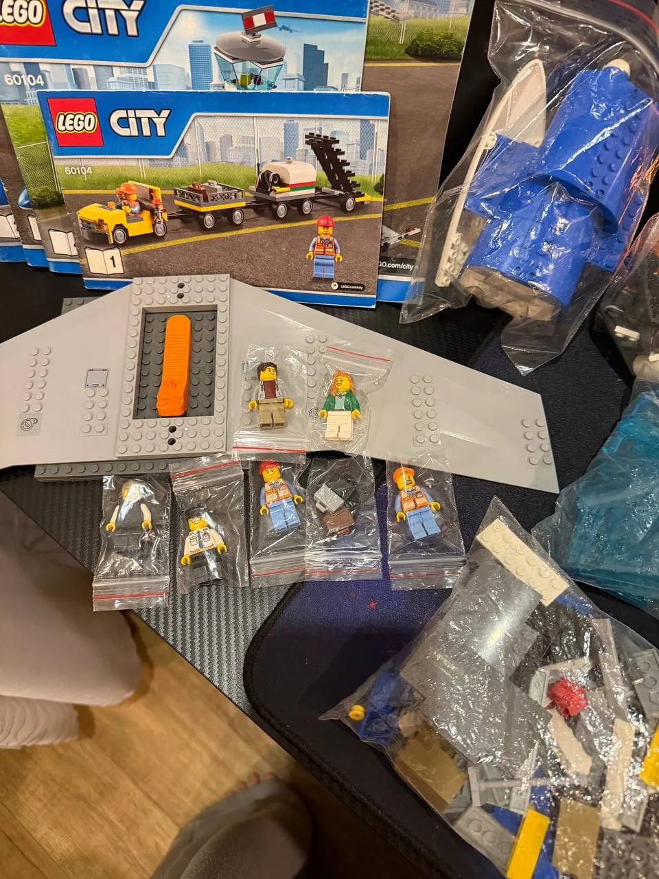 Конструктор LEGO аэропорт с пассажирским самолётом 2