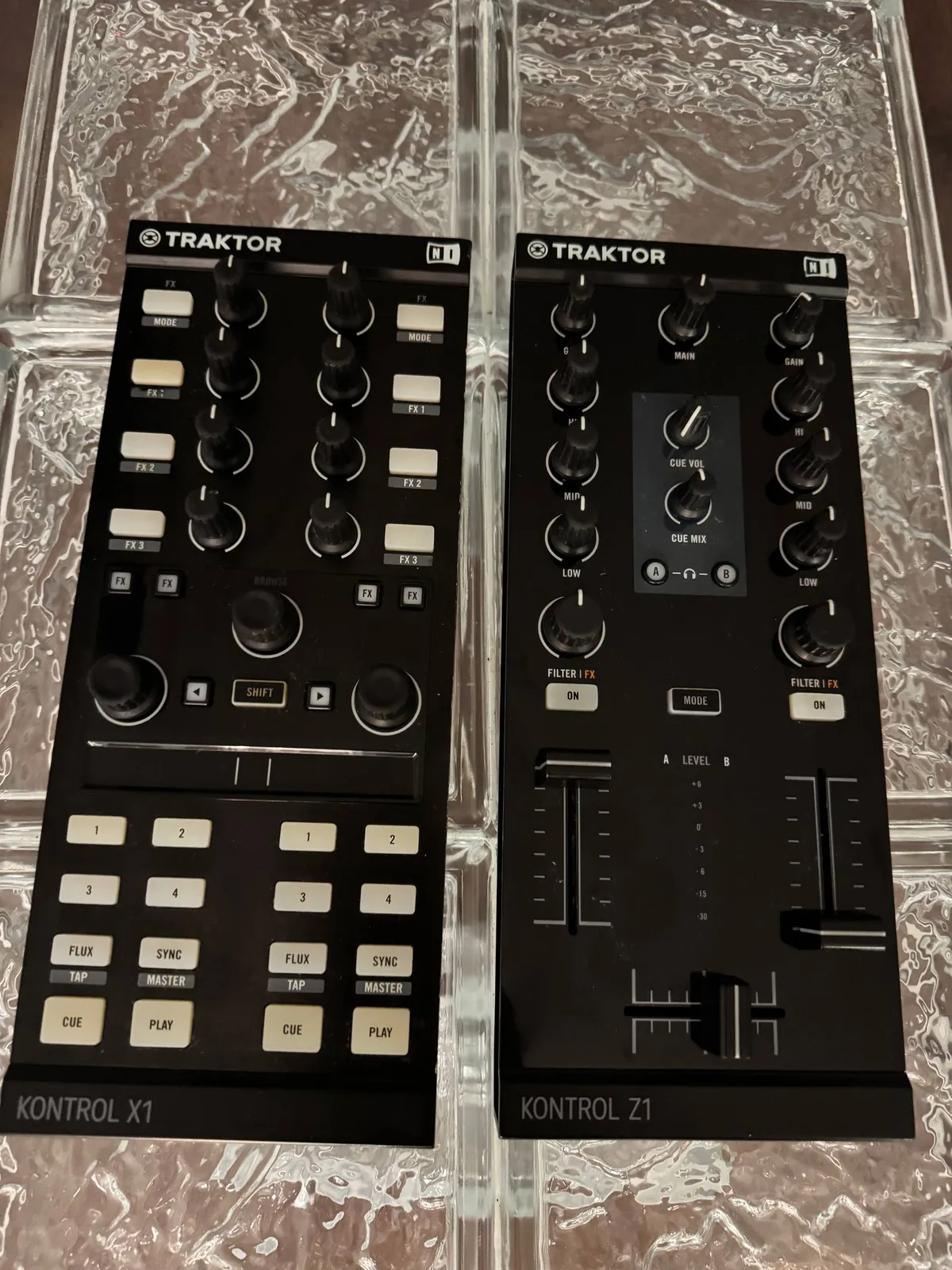 DJ-контроллеры Traktor Kontrol X1 и Z1 1
