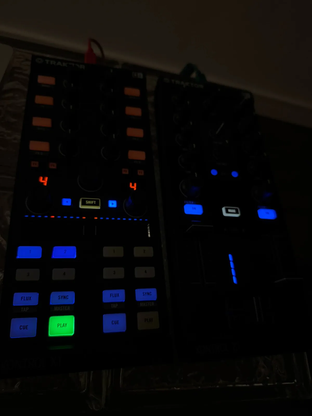 DJ-контроллеры Traktor Kontrol X1 и Z1 5