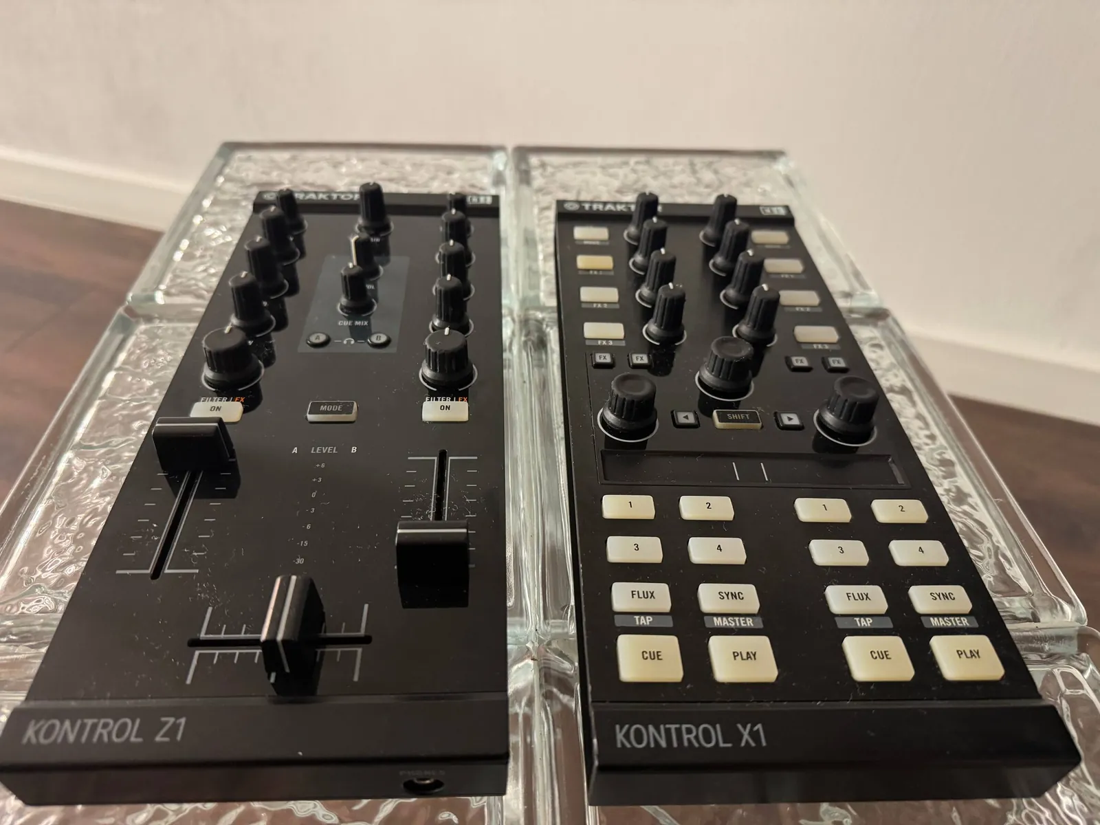 DJ-контроллеры Traktor Kontrol X1 и Z1 2