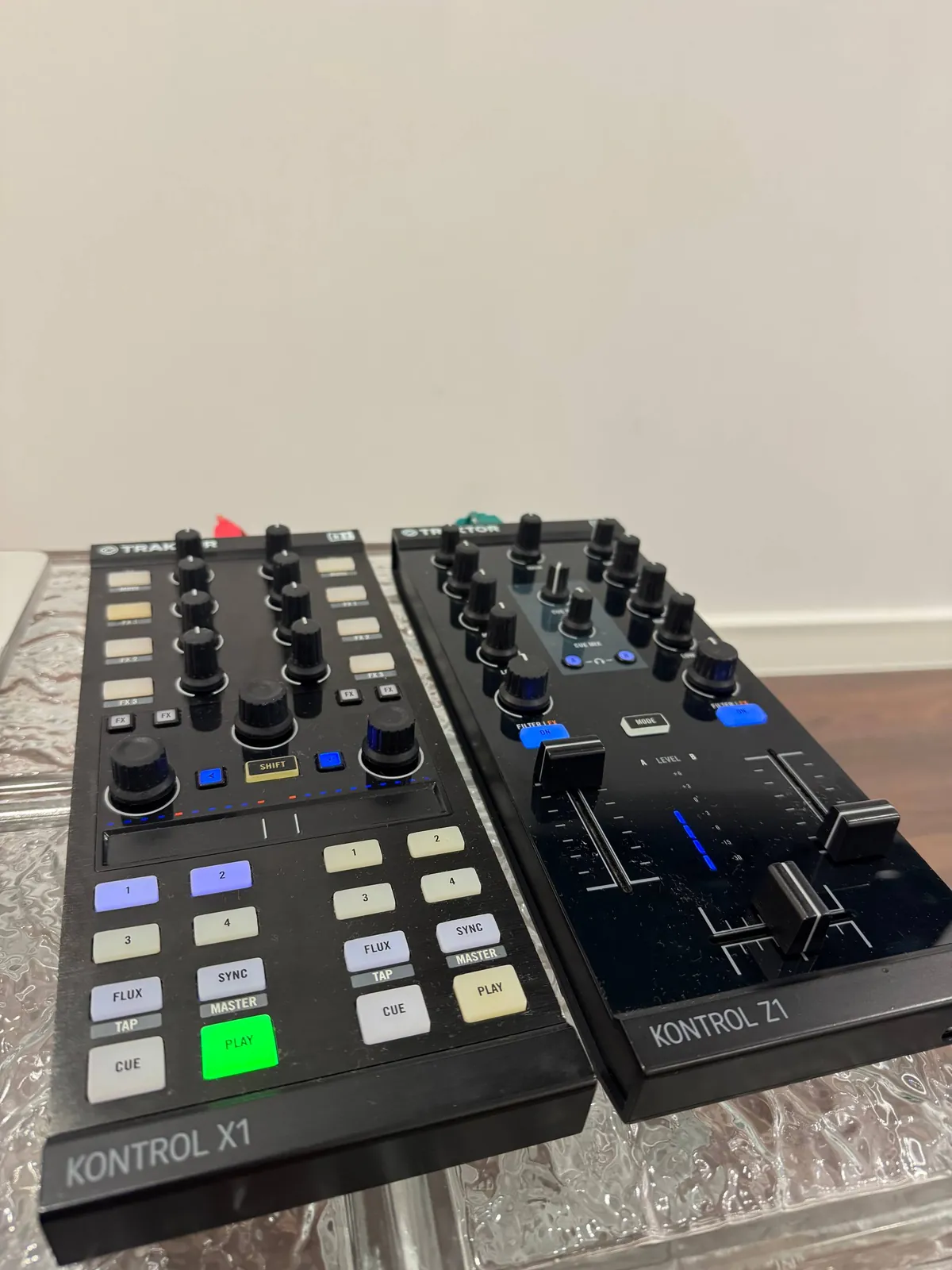 DJ-контроллеры Traktor Kontrol X1 и Z1 4