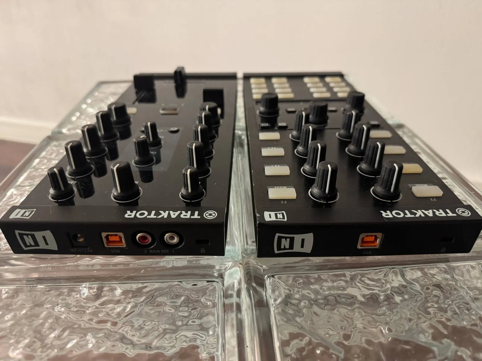 DJ-контроллеры Traktor Kontrol X1 и Z1 3