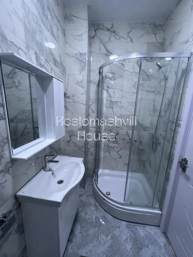 Квартира 80 м² с балконом в Варкетили 8