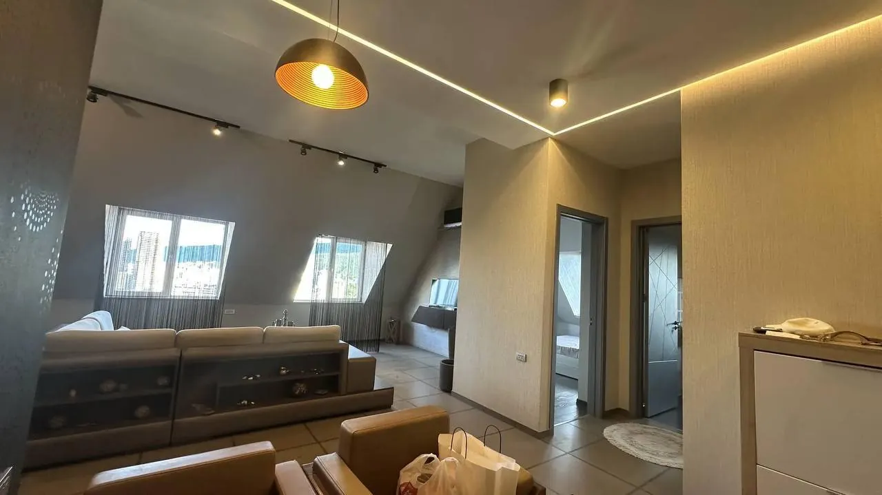 Квартира 105 м² с балконом у метро Делиси 6