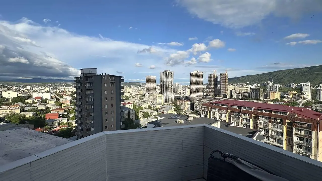 Квартира 105 м² с балконом у метро Делиси 8