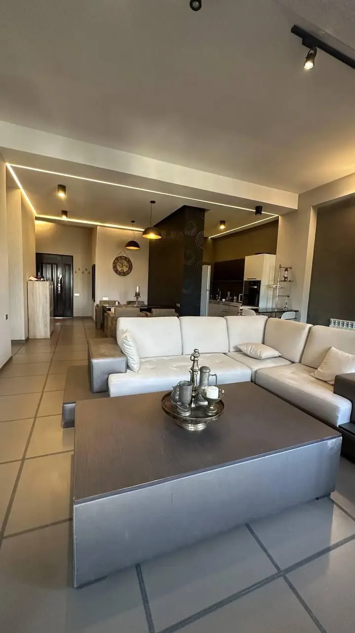 Квартира 105 м² с балконом у метро Делиси 2