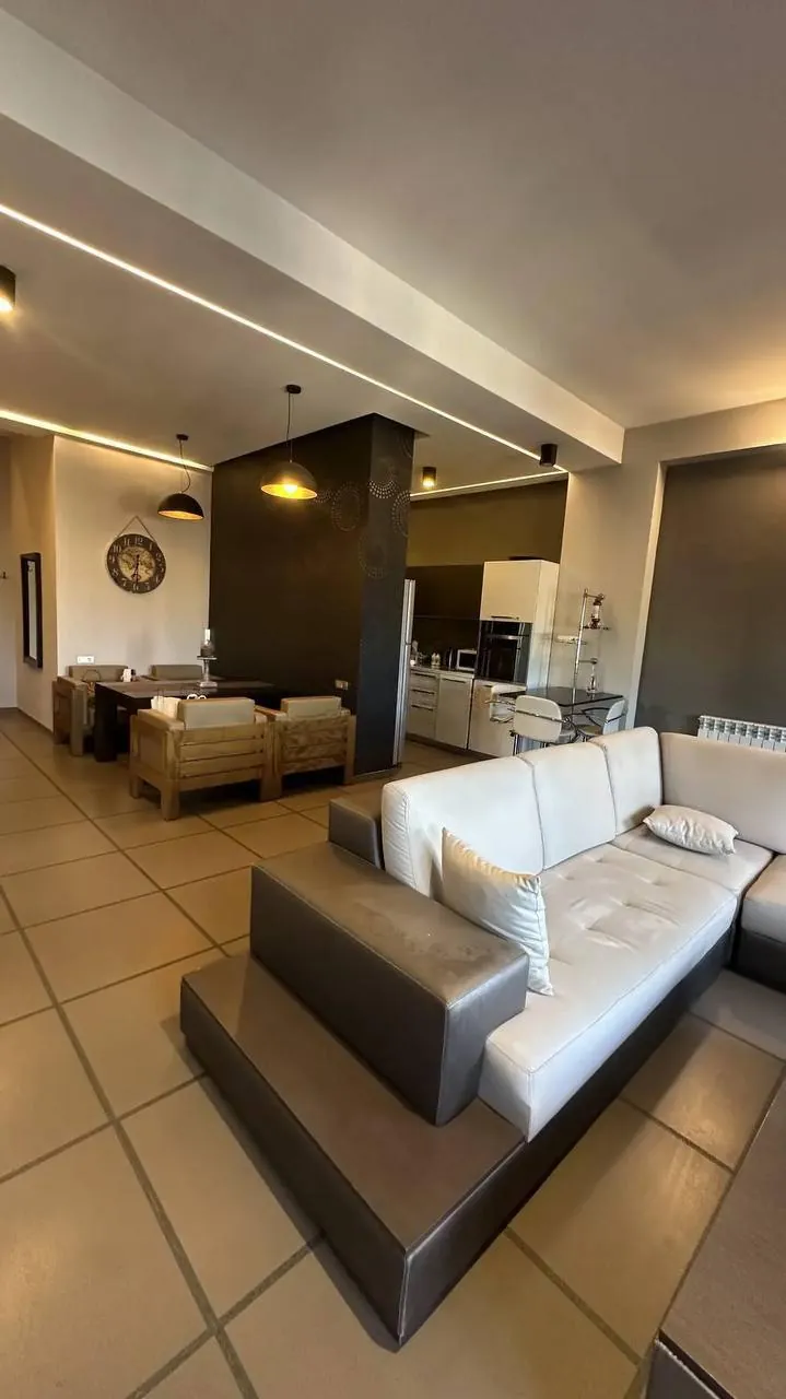 Квартира 105 м² с балконом у метро Делиси 9