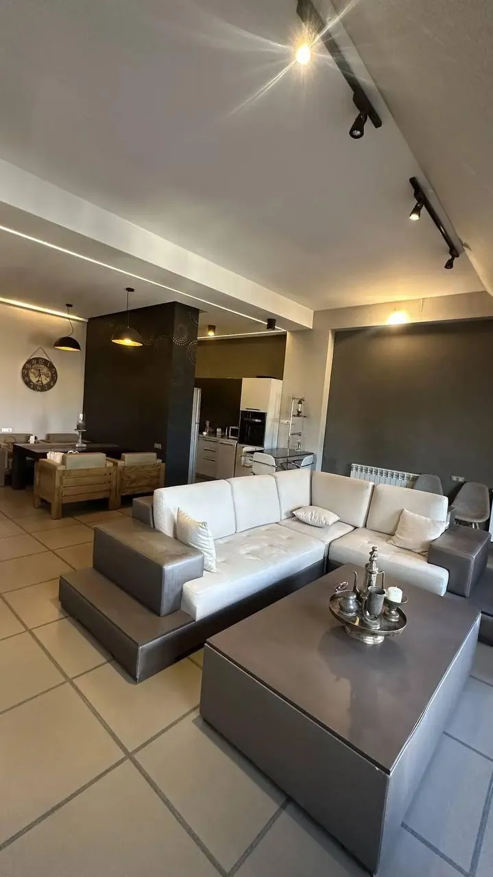 Квартира 105 м² с балконом у метро Делиси 1