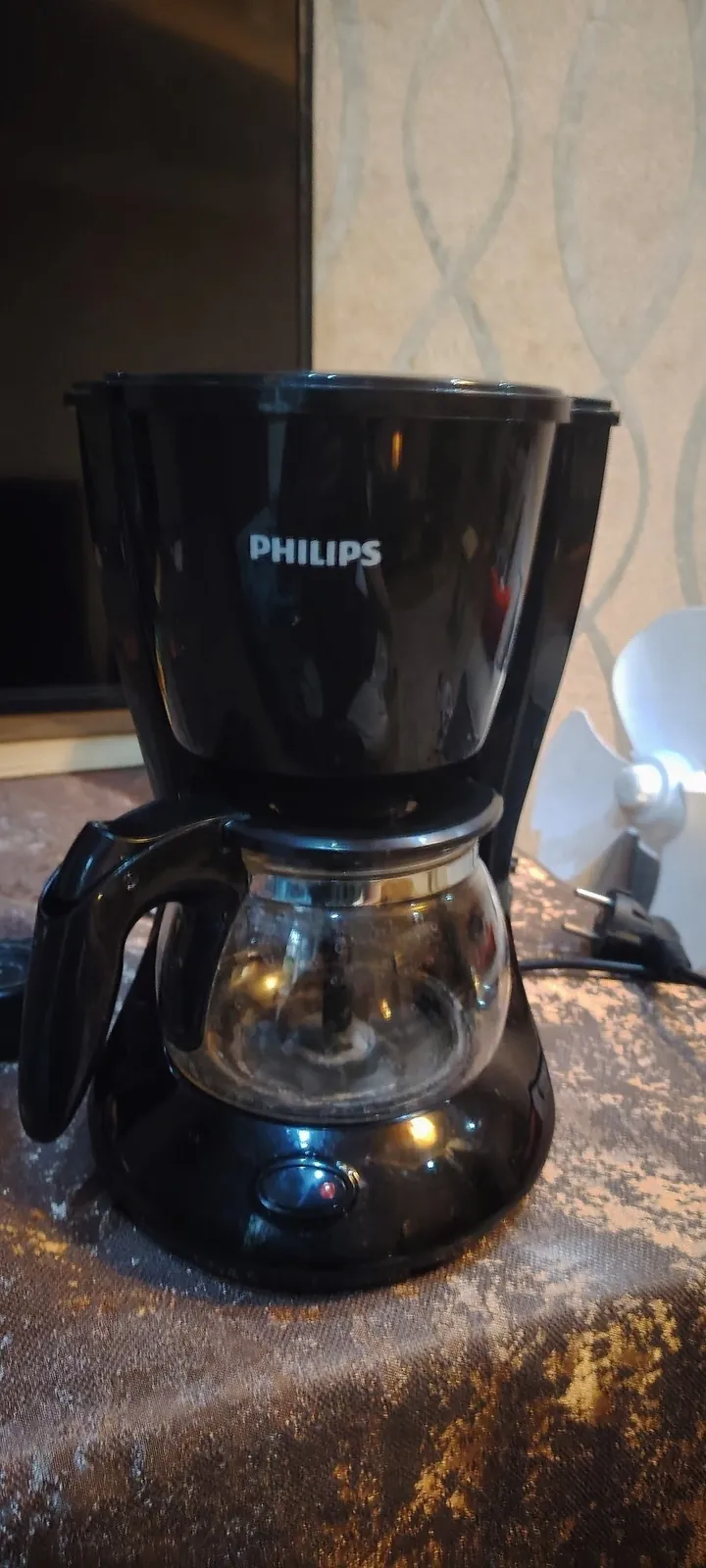 Кофеварка Philips рабочая у метро Варкетили 1