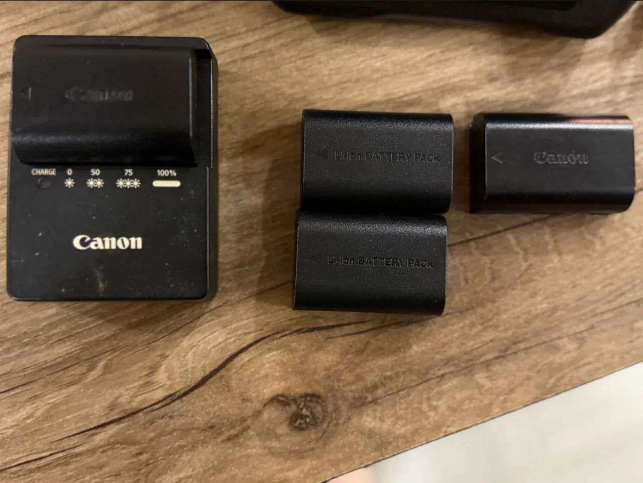 Зеркальная камера Canon EOS 7D с объективом 8