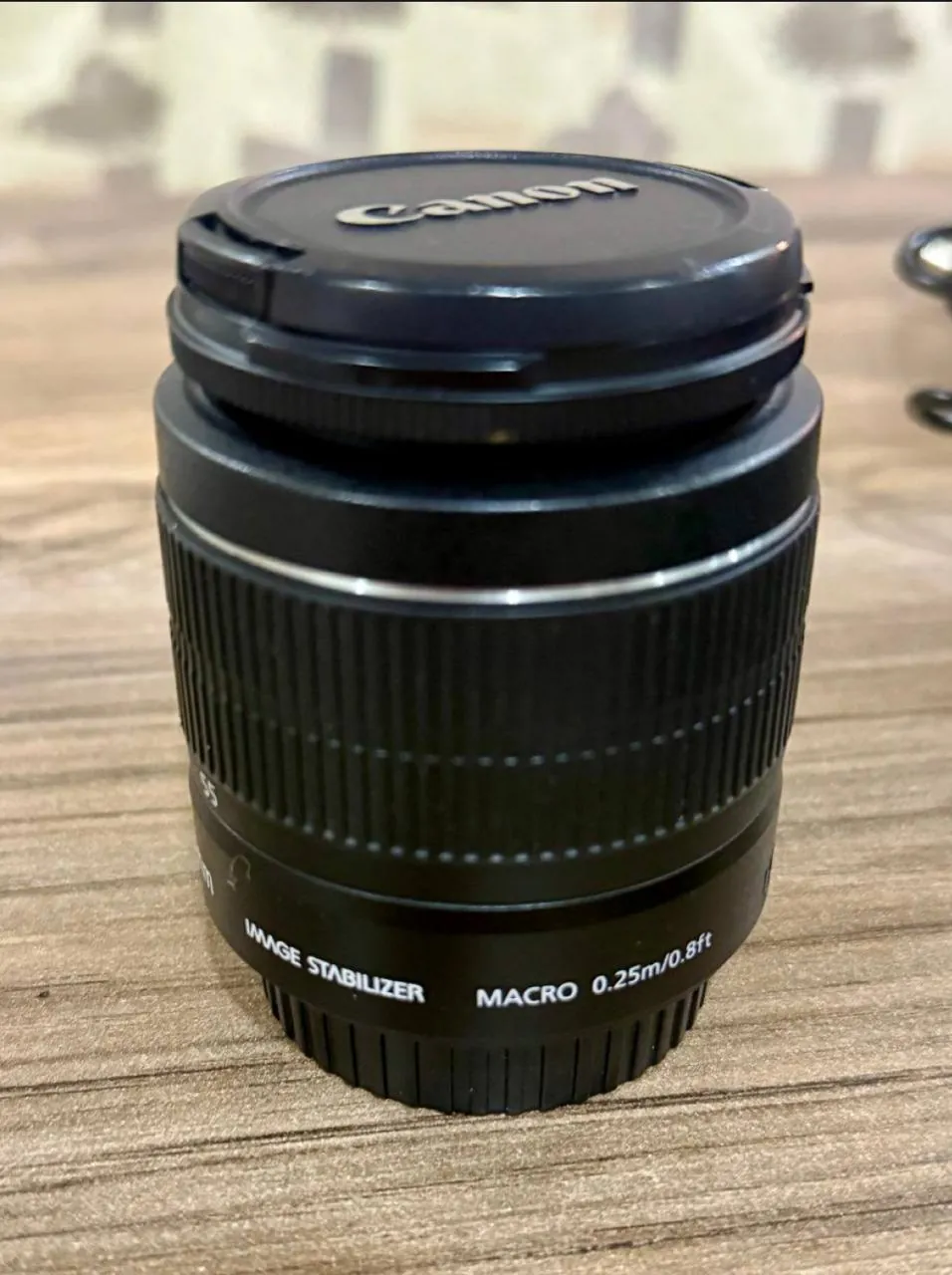 Зеркальная камера Canon EOS 7D с объективом 4