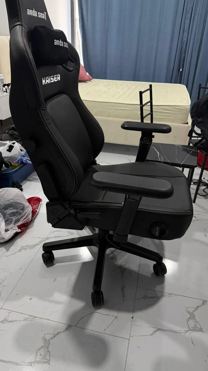 Игровое кресло AndaSeat и мониторы Samsung Odyssey 2