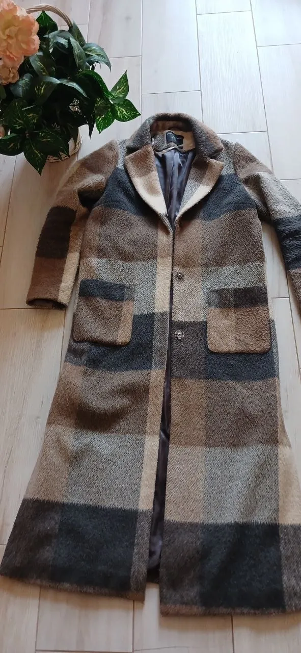 Пальто размера M, свитер в подарок 2