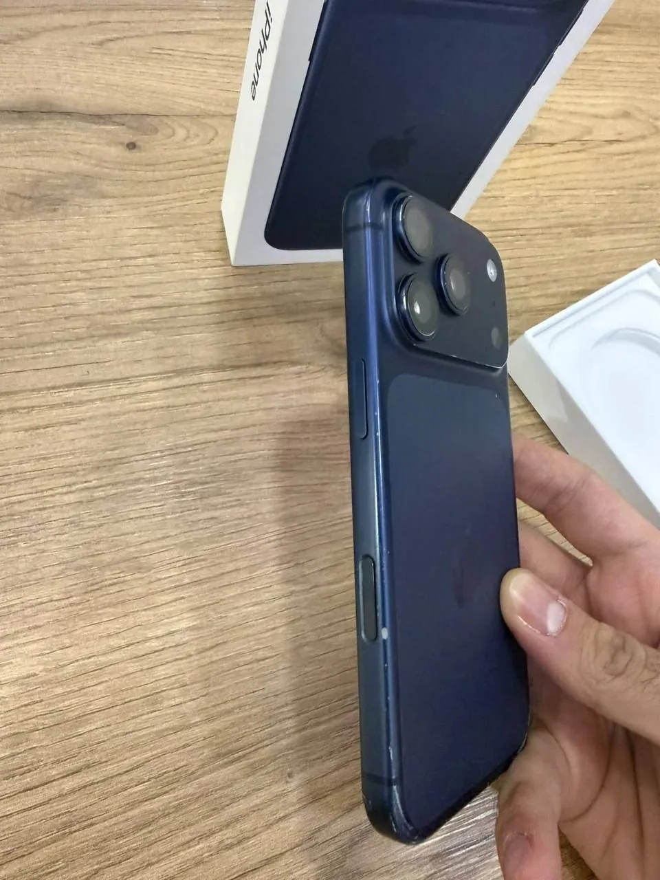 IPhone 17 Pro 256 ГБ у метро Руставели 3