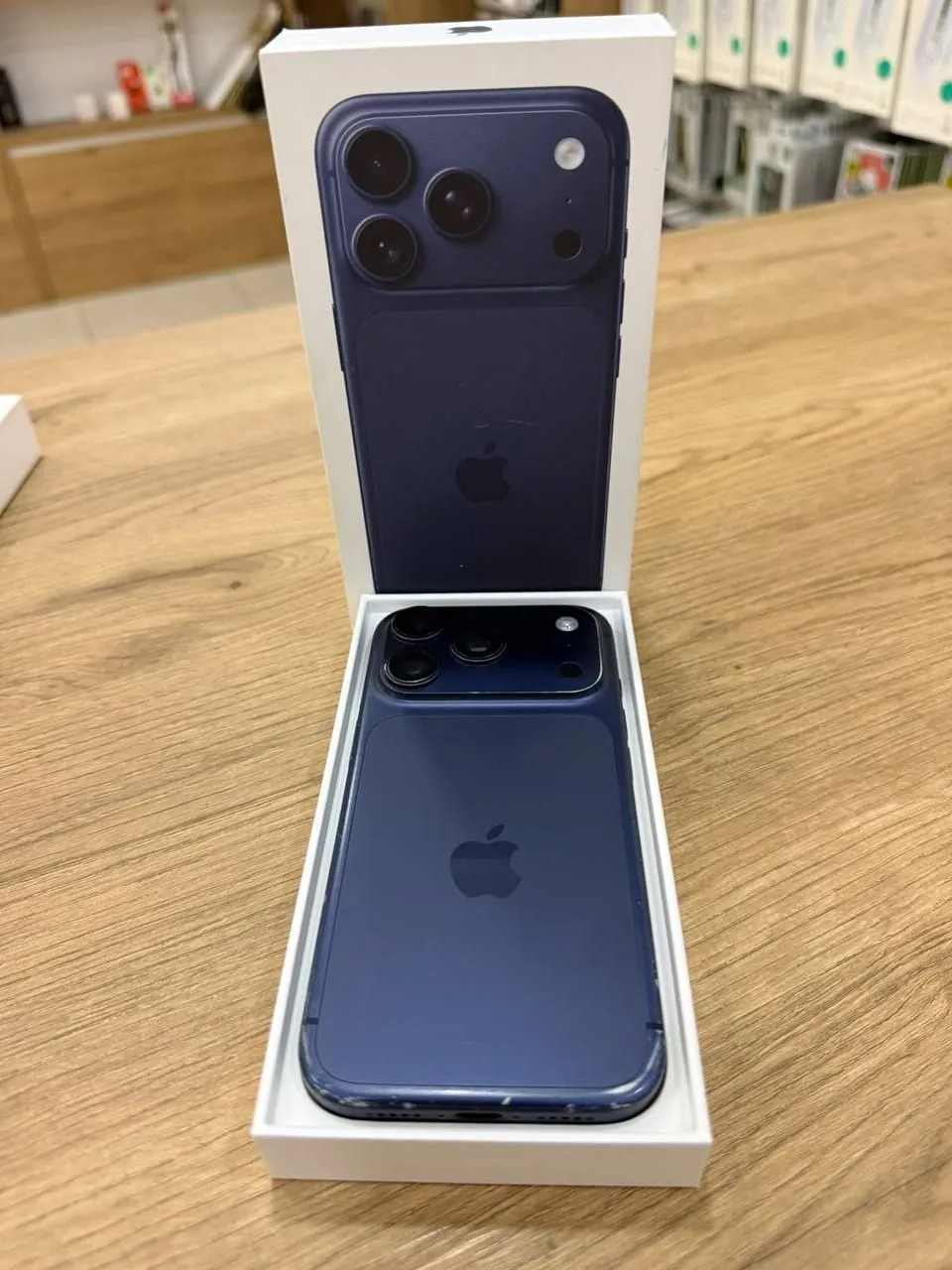 IPhone 17 Pro 256 ГБ у метро Руставели 1