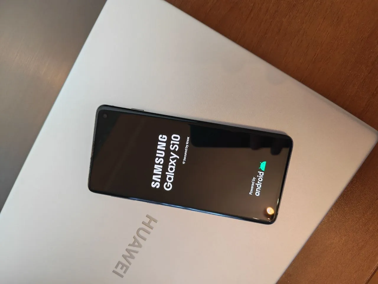 Смартфон Samsung Galaxy S10 4