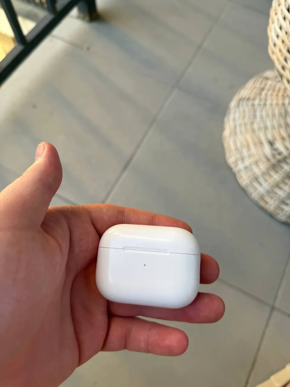 AirPods Pro 2 без амбюшур и зарядки 3