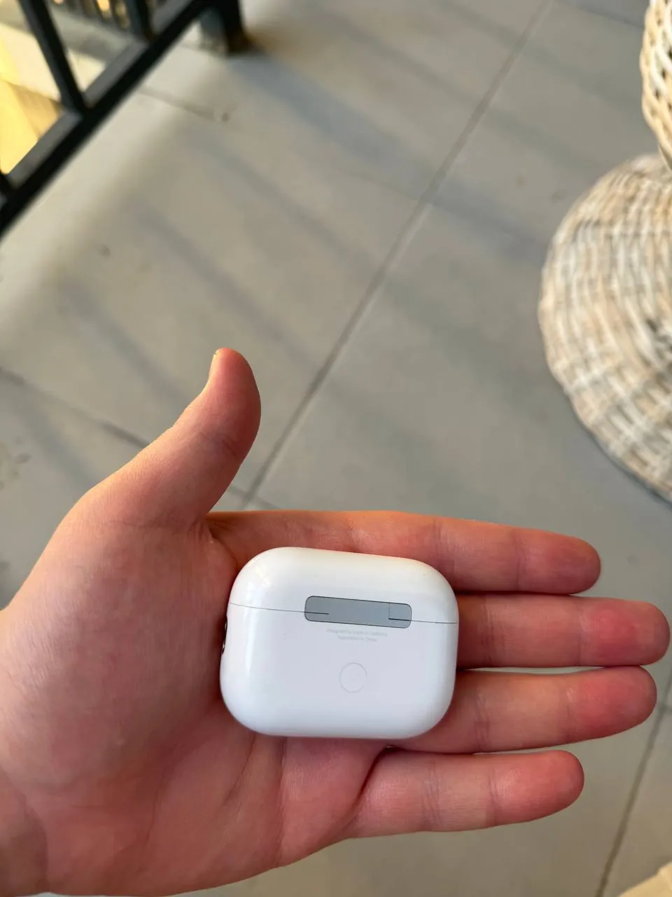 AirPods Pro 2 без амбюшур и зарядки 2