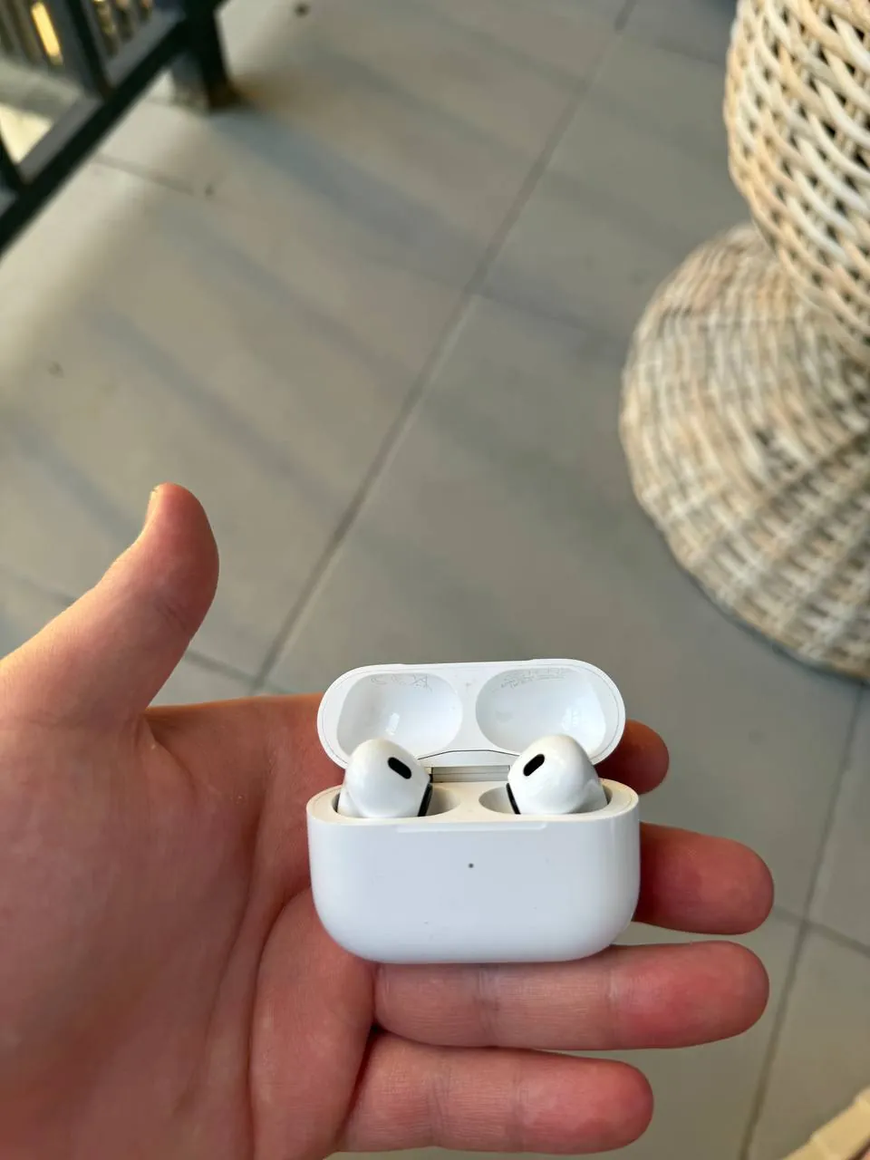 AirPods Pro 2 без амбюшур и зарядки 1