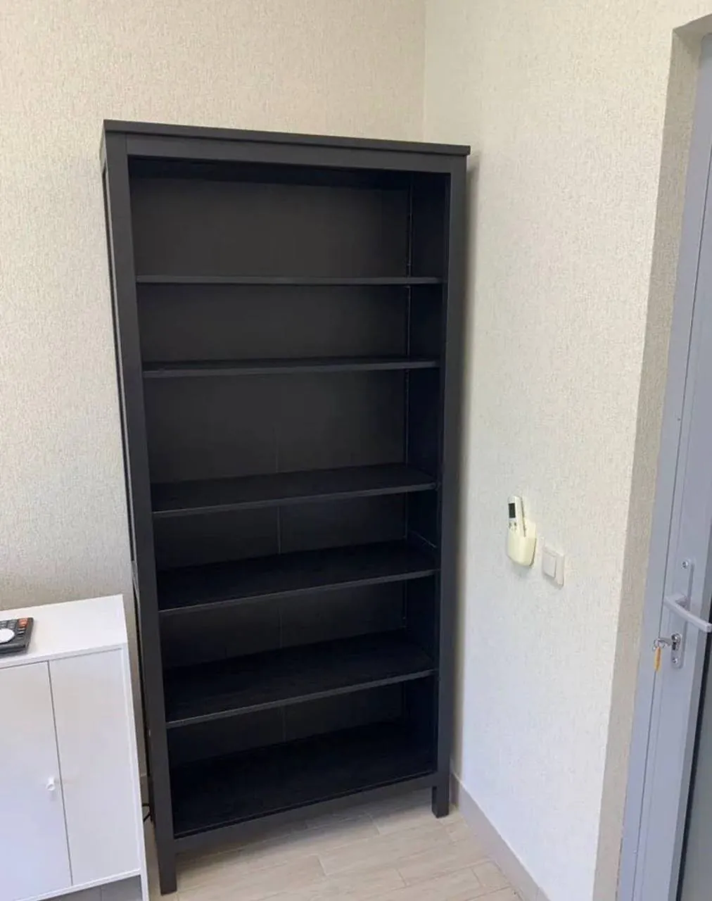 Угловой диван и стеллаж IKEA Hemnes 3