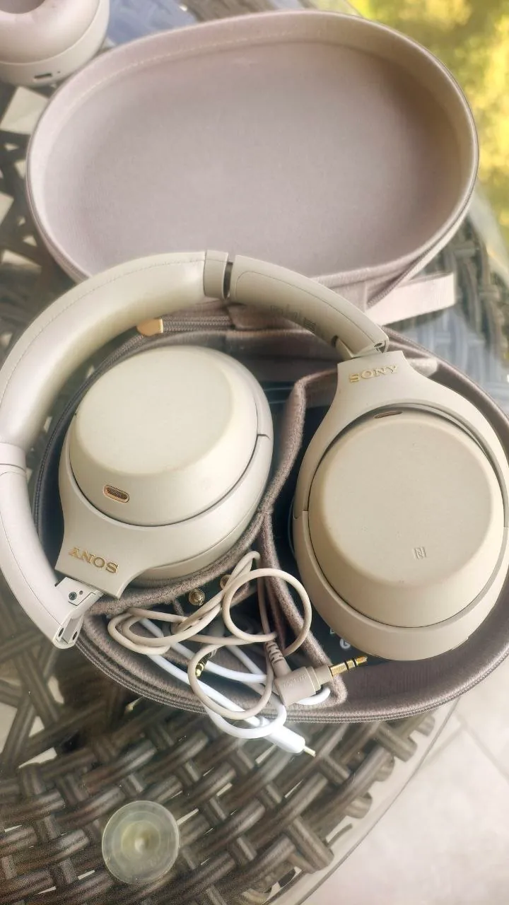 Наушники Sony WH-1000XM4 с полным комплектом 5