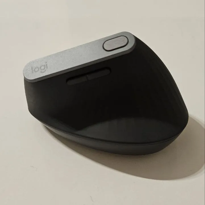 Беспроводная мышь Logitech MX Vertical 1