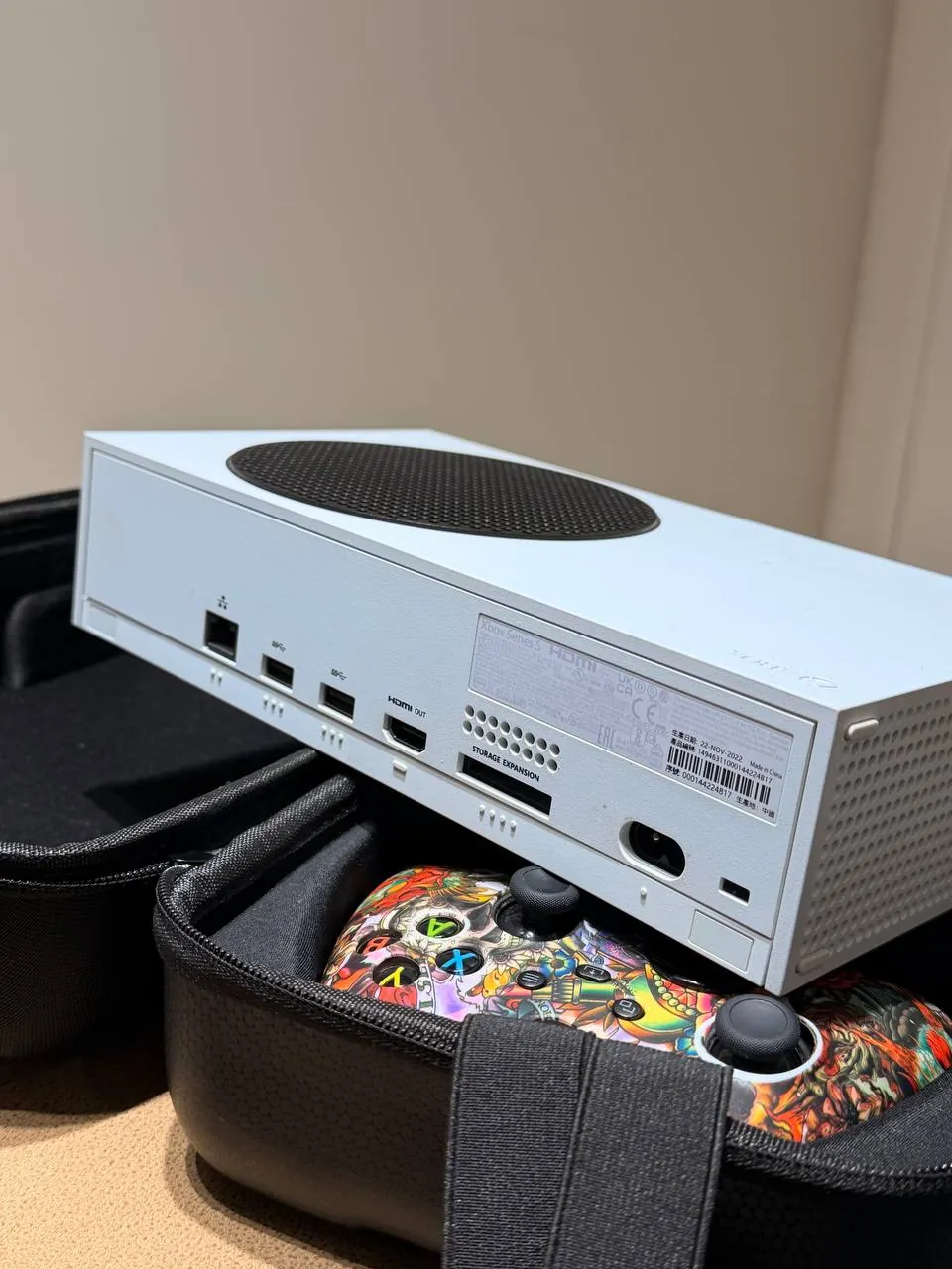 Приставка Xbox Series S с двумя джойстиками 3