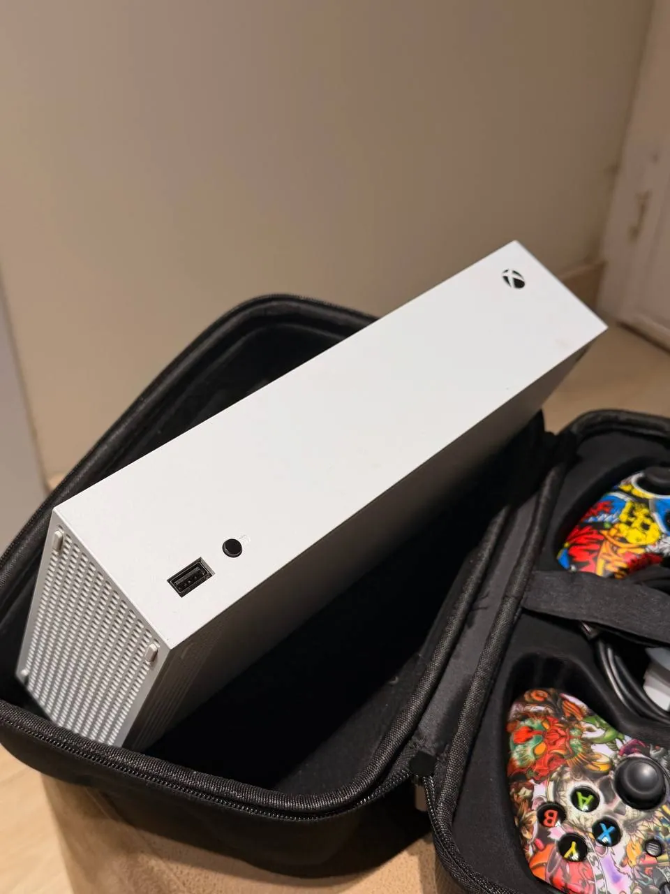 Приставка Xbox Series S с двумя джойстиками 2