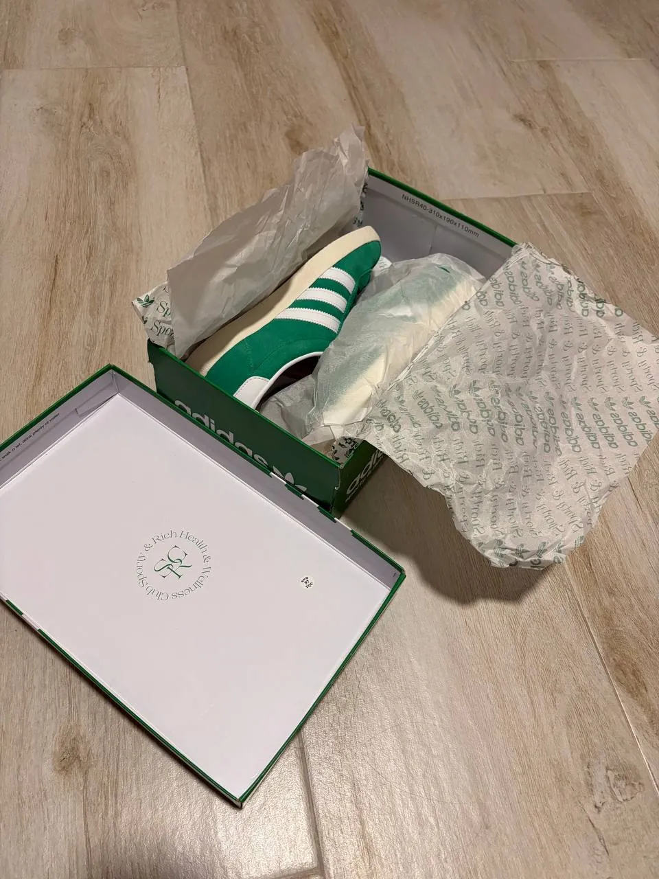 Кроссовки Adidas женские, размер US 8 4