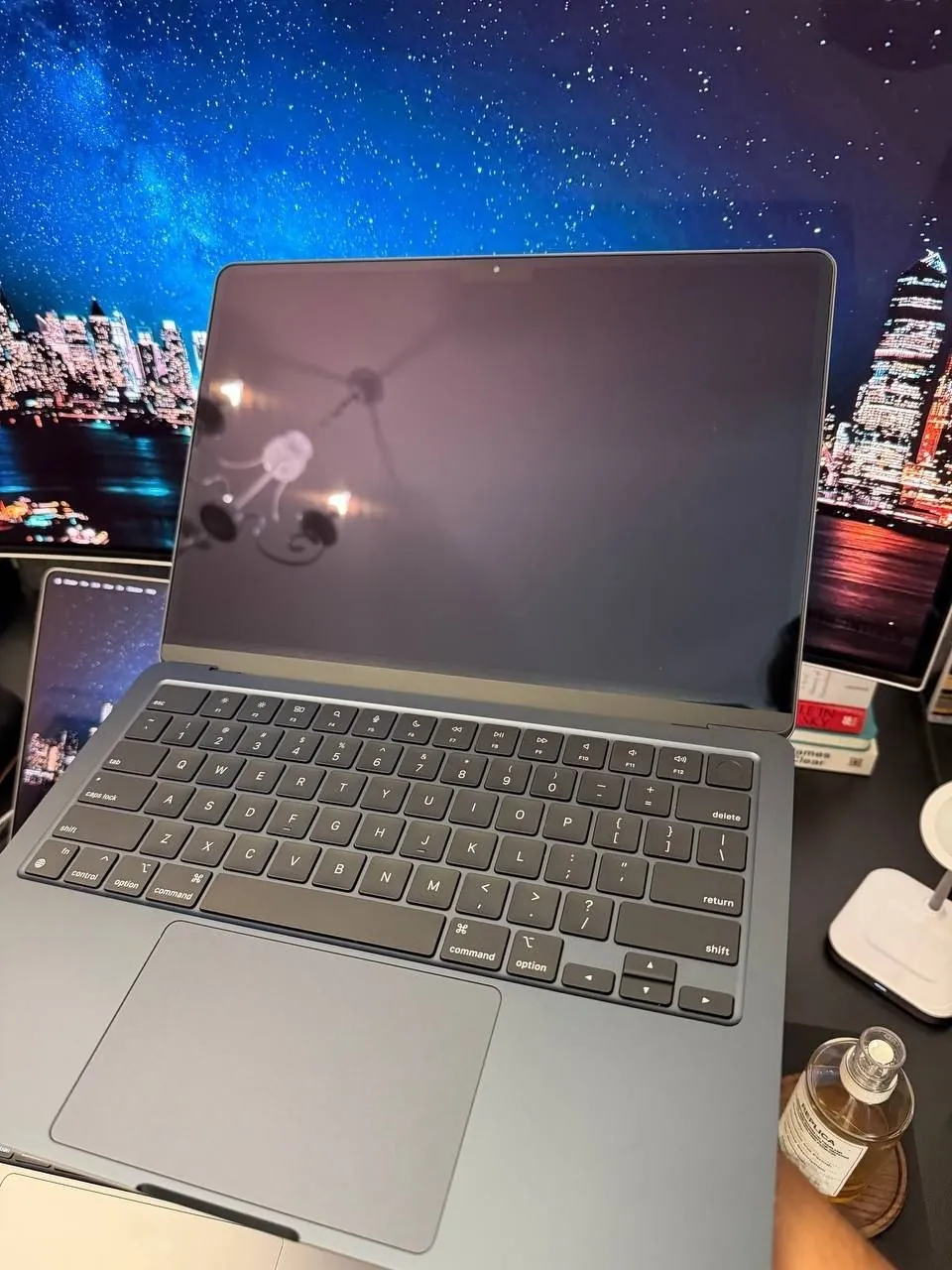 MacBook Air M2 8/256 ГБ у метро Руставели 5