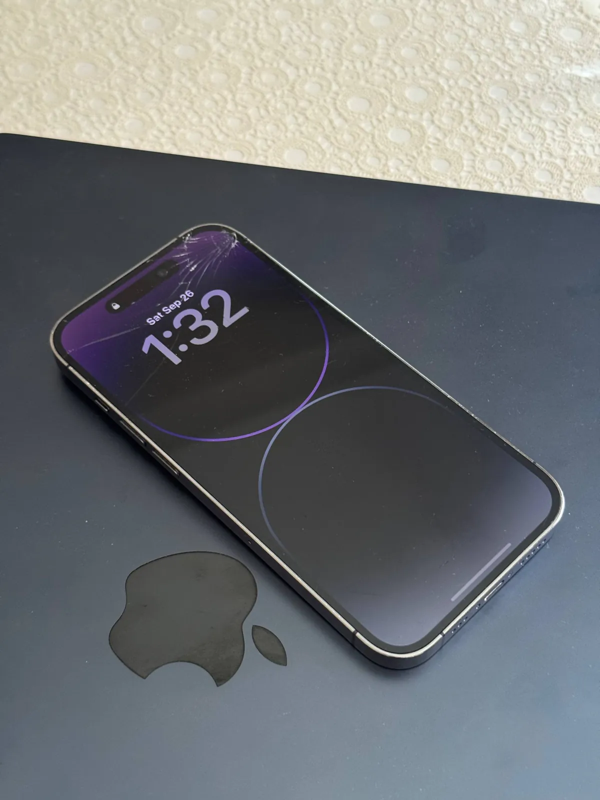 IPhone 14 Pro 256 ГБ с разбитым стеклом 2