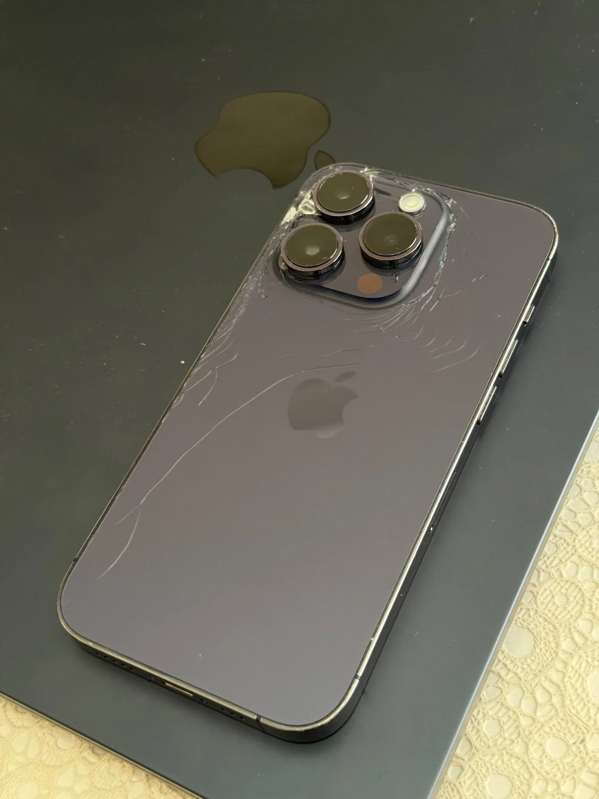 IPhone 14 Pro 256 ГБ с разбитым стеклом 4